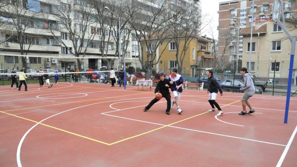 Разрушиха спортна площадка на младежи в Казанлък