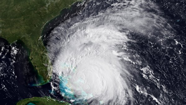 Започна евакуацията в околностите на Ню Йорк заради урагана Айрин