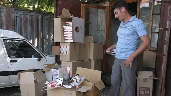 Намериха 3500 кутии контрабандни цигари в румънски ТИР