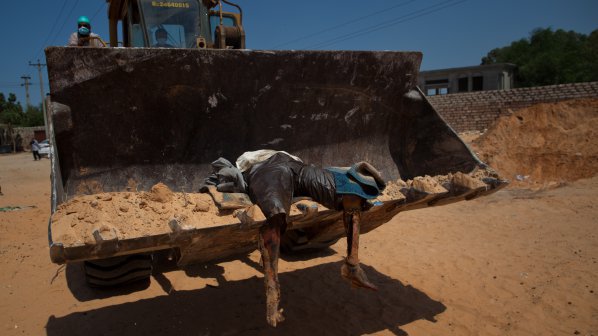 1200 жертви на Муамар Кадафи намерени в масов гроб