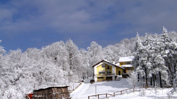 Осем души са откъснати от снега в Стара планина