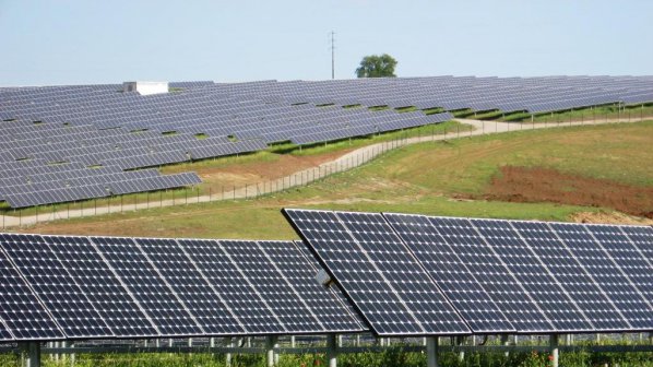 Започна изграждането на соларен парк край Мъглиж