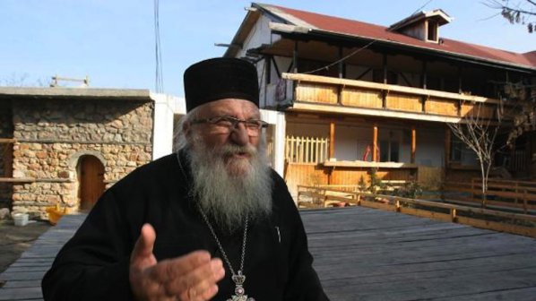 Строят 28 къщи за обитателите на църковния комплекс в Нови хан