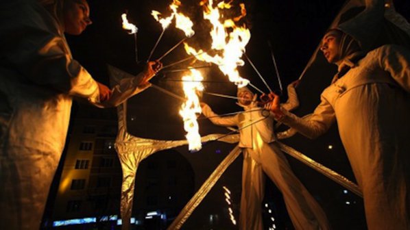 Огнено шоу открива фестивал в Бургас