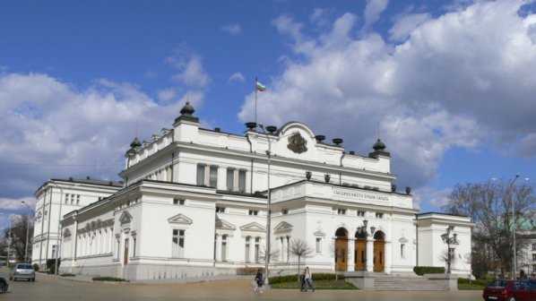 БСП и ГЕРБ спретнаха жесток скандал в парламента