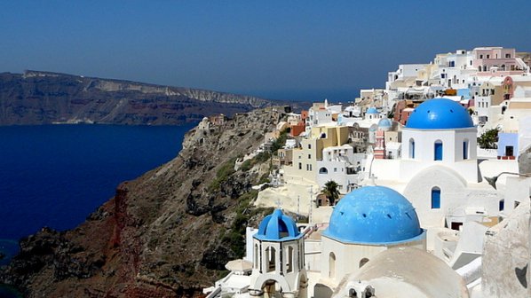 Прогнозират рекордно поевтиняване на имотите в Гърция