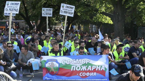 Хиляда полицаи протестират (обновена + снимки)