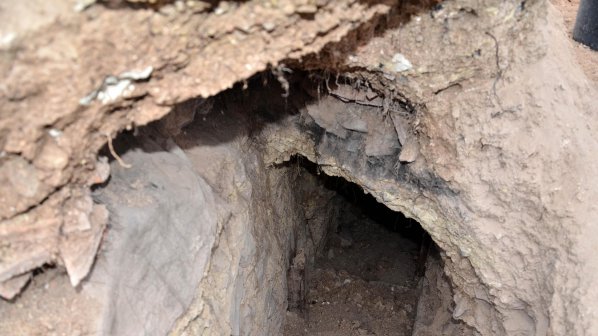 Откриха таен тунел в крепост край Сливен (снимки)