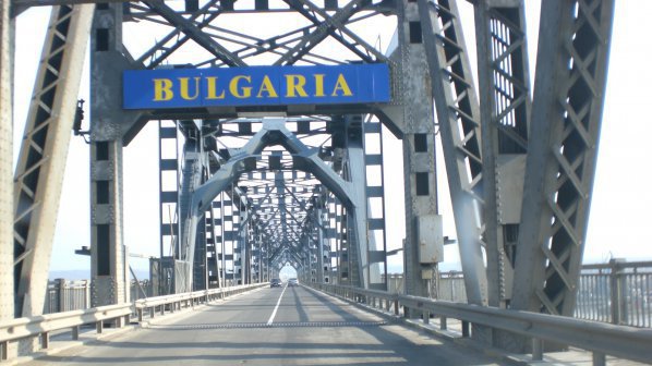 Експерти на Дунав мост заради проблема с преминаването