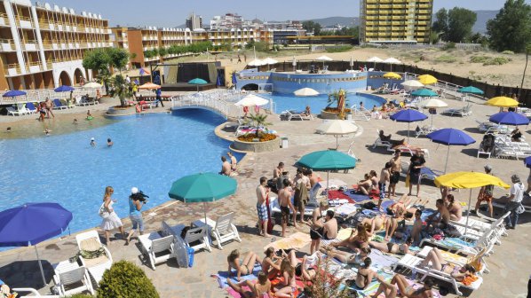 Хотелиери в Слънчев бряг скочиха срещу незаконните бараки