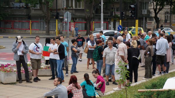 Протестиращите във Варна блокираха бул. &quot;Мария Луиза&quot; (галерия)