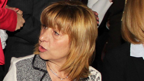 Министър Клисарова отмени сливането на две гимназии в Радомир