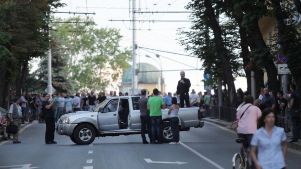 Гугутката: Не сме наемали провокатори за Сидеров