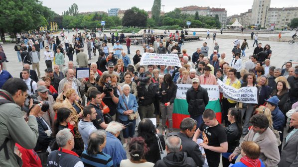 Нов контрапротест в подкрепа на &quot;Орешарски&quot; (обновена)