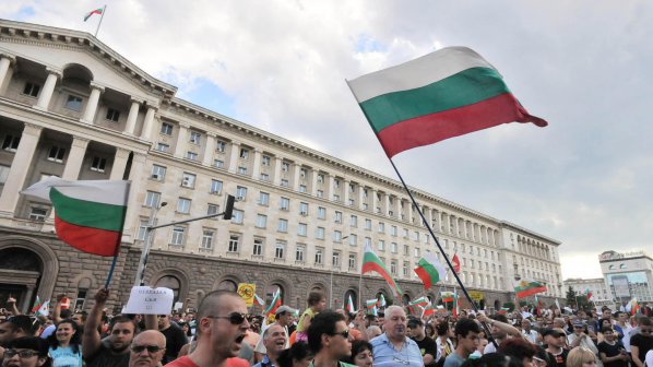 Социолог: Определени кръгове използват протестиращите