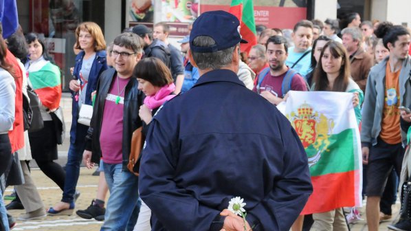 Продължават протестите у нас