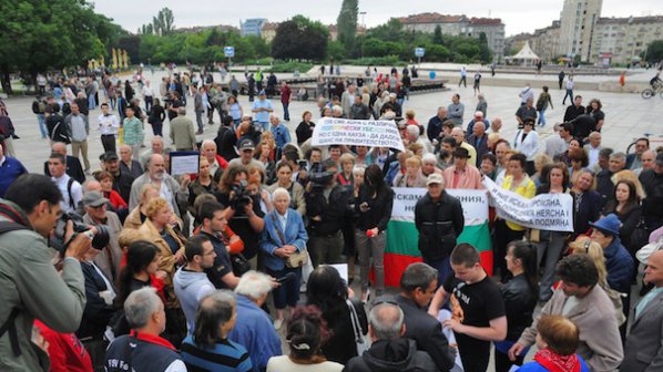 Контрапротест пред НДК за 22-ри ден