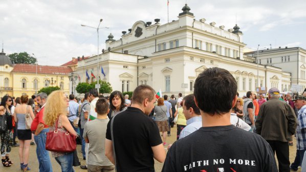 Отново кафе пред парламента