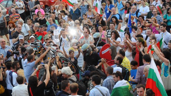 #ДАНСwithmе 51: Протестиращи блокираха движението на площад &quot;Независимост&quot;