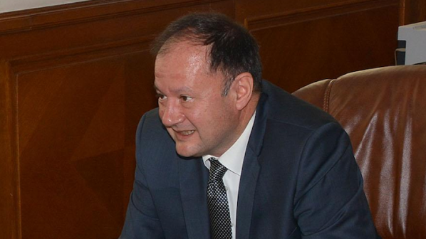 Миков дава на прокурор НЦИОМ