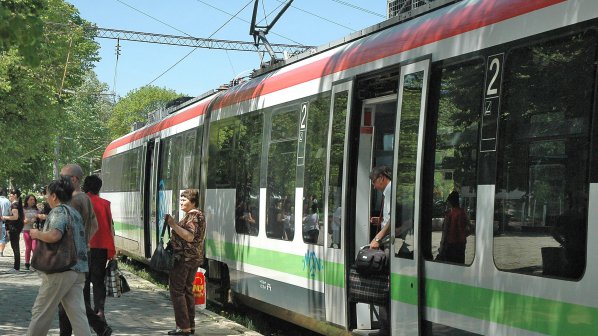 БДЖ пуска допълнителни вагони за 98 влака за Съединението