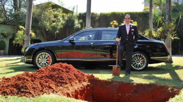 Бразилски милионер погребва Bentley