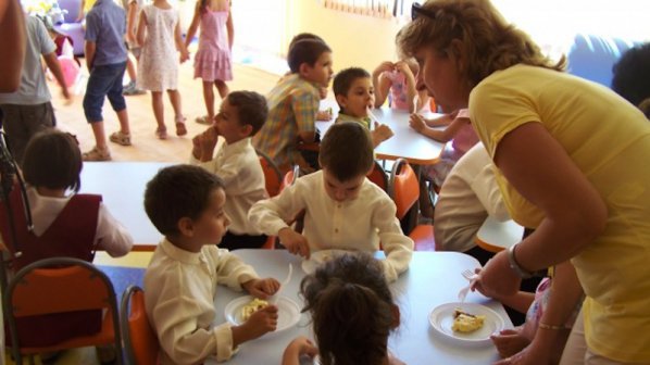 Глобиха готвачка в детска градина в Русенско