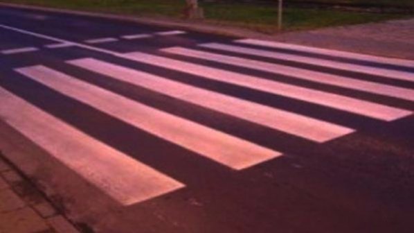 Кола блъсна жена на пешеходна пътека във Варна