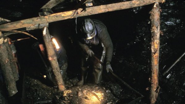 Заплатите на миньорите от Бургас били намалени с 500 лева