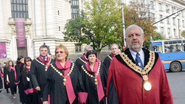 Академичният съвет на СУ: Студентите да намерят друга форма на протест (видео)