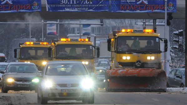 Зимата дойде, очакват виелици в 5 области (обновена)