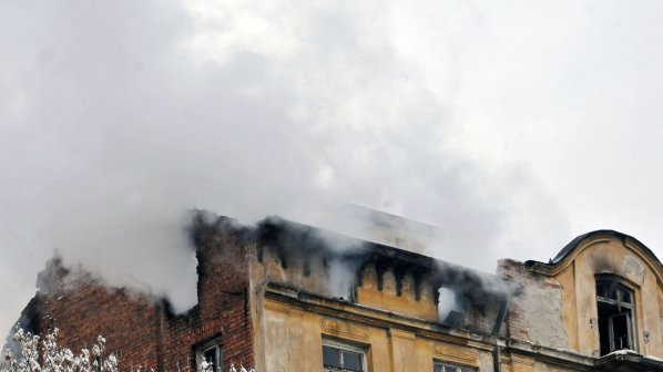 Пожар в сграда с афганистанци в София (обновена+галерия)