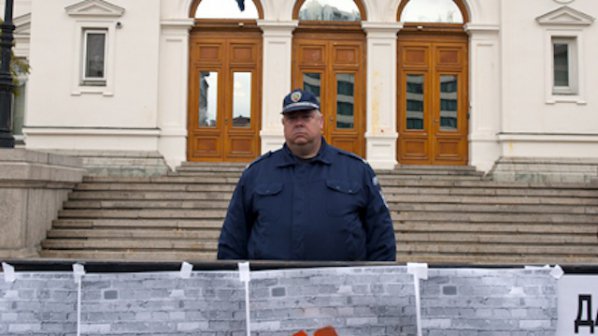 Ранобудните студенти излизат на протест срещу полицейщината