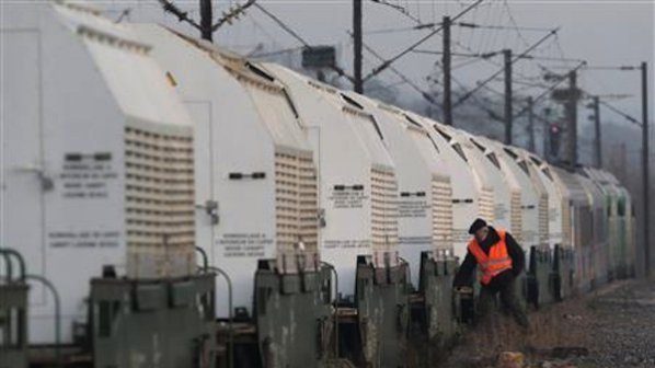 Влак с ядрени отпадъци дерайлира в предградие на Париж