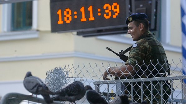 Гърция праща военни на границата с Албания