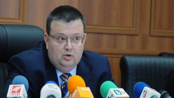 Цацаров: Няма политическа поръчка по случая Сидеров