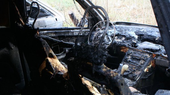 Автомобил изгоря на пътя