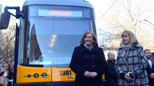 Два от новите 20 трамвая тръгнаха по софийските улици (видео)