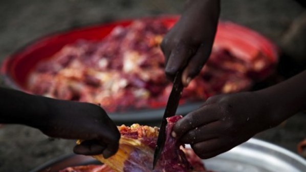 Нигерийски ресторант сервира човешко месо