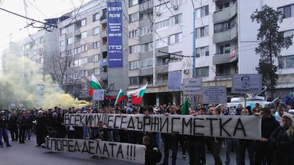 Кръв и счупени глави на протеста в Пловдив (обновена+галерия)