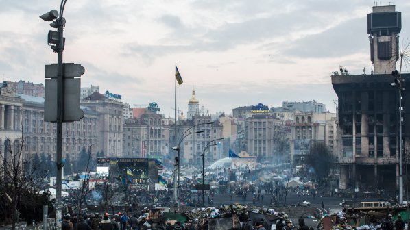 В Украйна освобождават Тимошенко от затвора, амнистират и участници в протестите (обновена+гледайте 