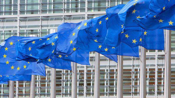 ЕС замразява сметки на бившите украински власти