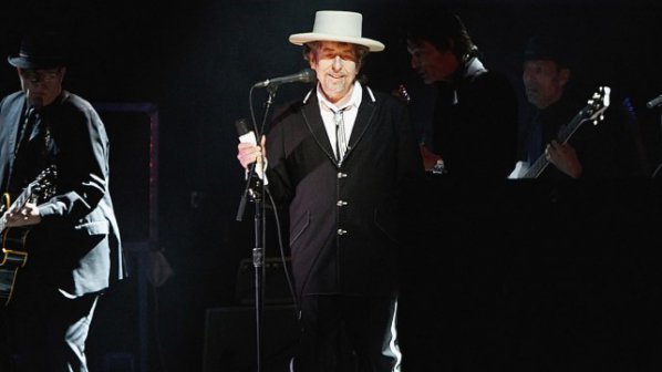 Боб Дилън представи първата песен от 36-ия си албум