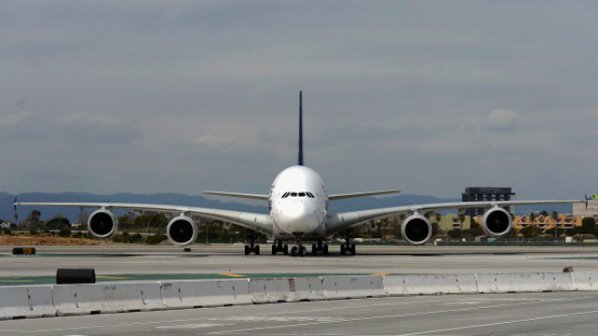 Самолет на Израелските авиолинии е кацнал принудително в София (обновена)