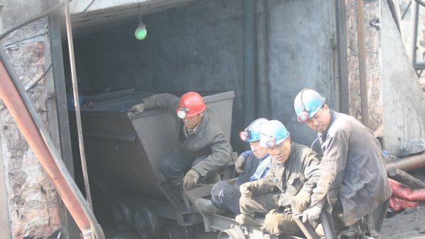 Десет души са загинали в резултат на взрив в мина в Китай