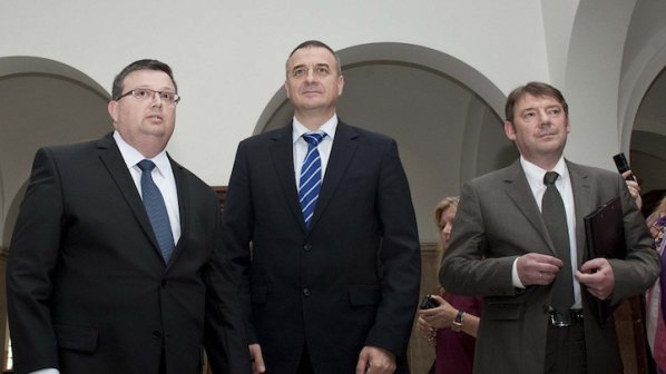 На извънредна среща в ДАНС се събраха Йовчев, Цацаров и Писанчев