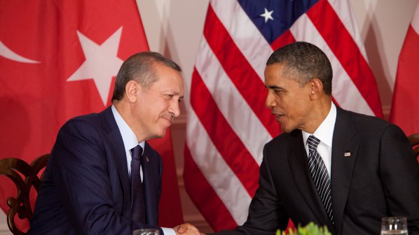 Турският премиер взел логото на Барак Обама (снимка)