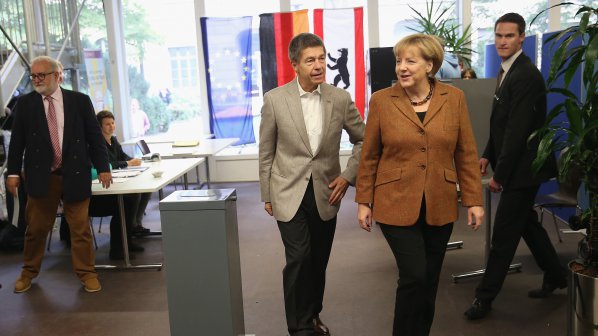 Ангела Меркел: От &quot;момичето&quot; до майка на Германия