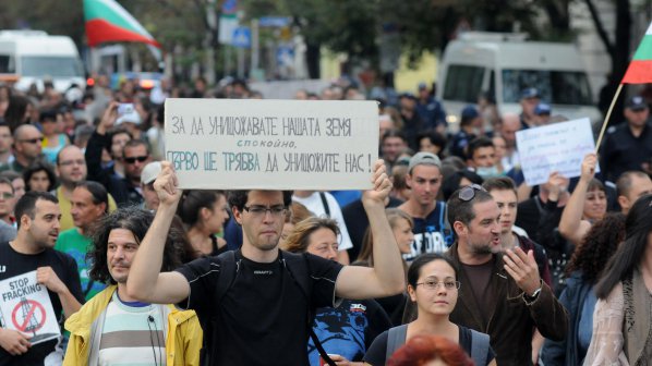 Поискаха оставката на екоминистър Светлана Жекова (снимки)