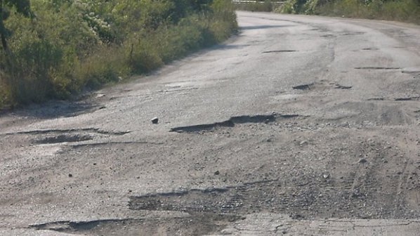 Община Асеновград поиска над 100 000 лв. за ремонт на пътища след пороите